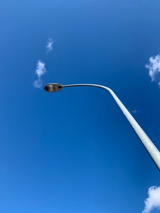 wolken blauwe lucht elektriciteit stroom (vergroot foto)